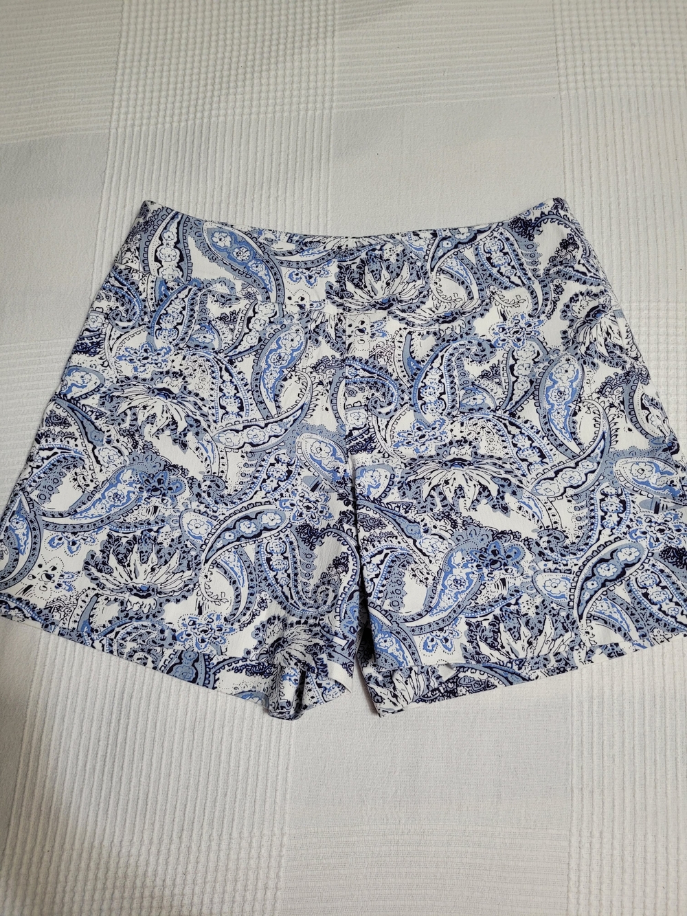 Margaret M Blue & White Print Pull-On Strech Shorts Size Small, Made in Canada